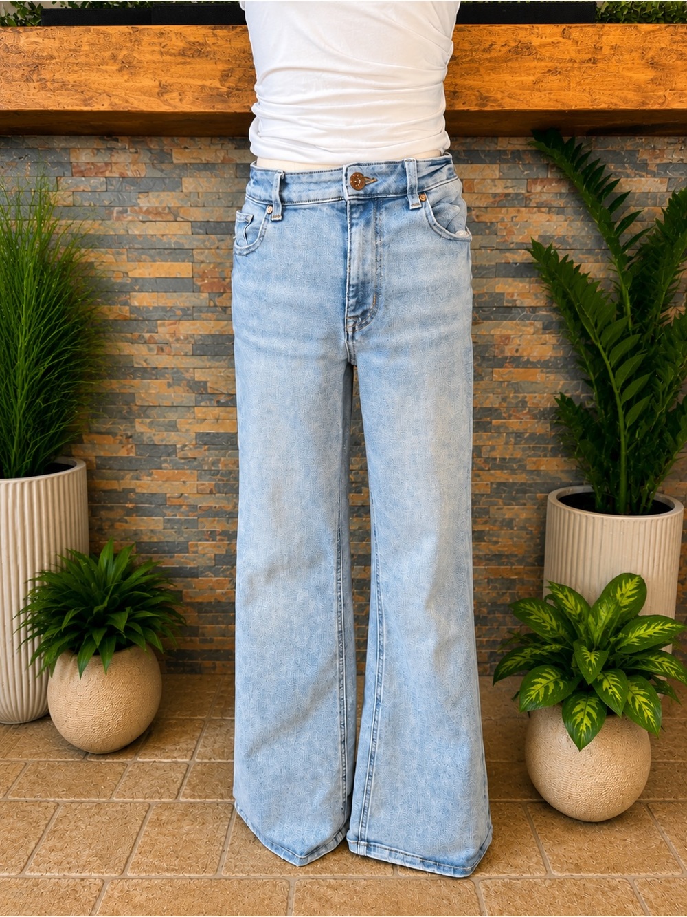 Edgely Light Wash High-Rise flare jeans